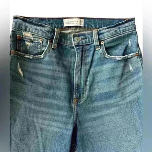 Abercrombie & Fitch Ultra High Rise Ankle Straight Jeans Medium Wash Blue Size 6